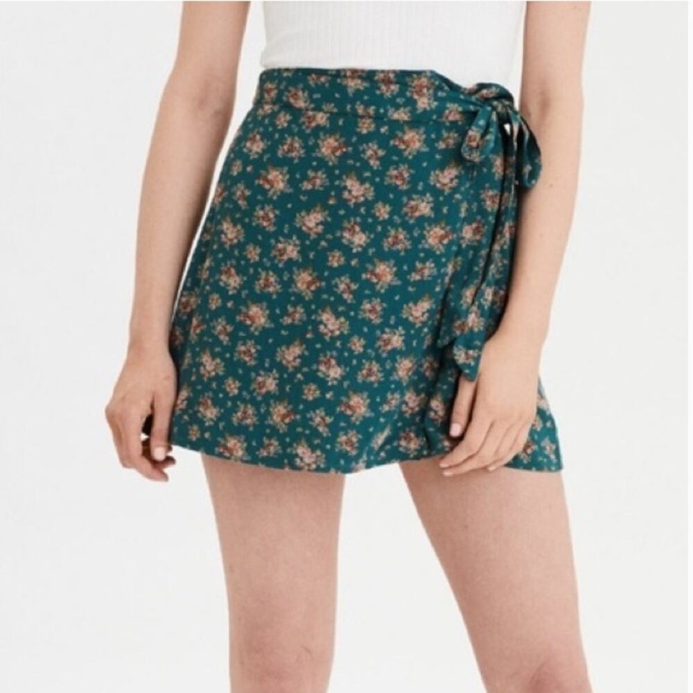 American Eagle Mini Green Floral Wrap Skirt L Boho Cottage Country Romantic